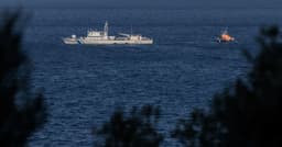 Crianças desnutridas identificadas em acampamento de migrantes na ilha grega de Samos. Reprodução: Reuters