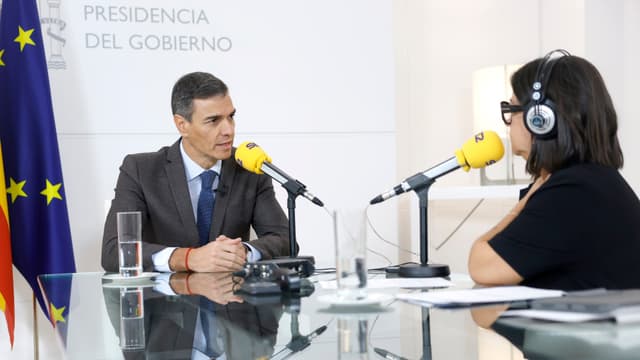 Pedro Sánchez é entrevistado por Àngels Barceló no Palácio da Moncloa, no programa Hoy por Hoy. Reprodução: Retorno do item 11