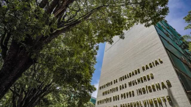 Presidente Lula anuncia troca no Ministério em resposta à ineficiência em políticas para mulheres. Reprodução: Último Segundo