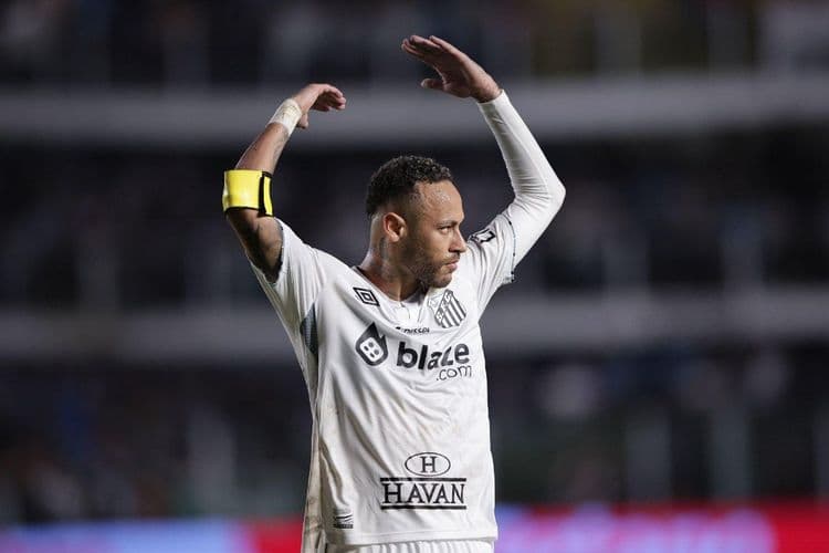 Jogadores pressionam por fim ao gramado sintético no Brasil
