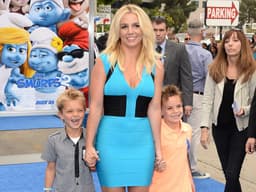 Britney Spears com seus filhos Sean e Jayden, momentos marcantes da maternidade em sua vida. Reprodução: Business Insider