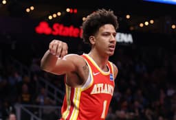 [Jalen Johnson conquista o 2º triplo-duplo mais rápido da história da NBA]. Reprodução: Ge