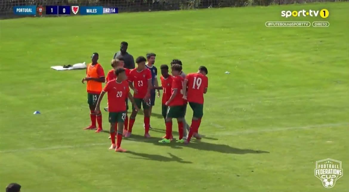 Cristiano Ronaldo Jr. faz seu primeiro gol pela seleção portuguesa sub-16, na vitória sobre País de Gales, em Antalya. Reprodução: Retorno do item 11