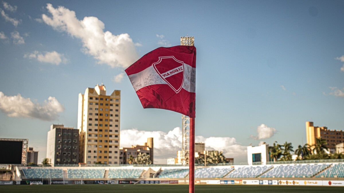 Vila Nova enfrenta Crac em busca de liderança no Goiano