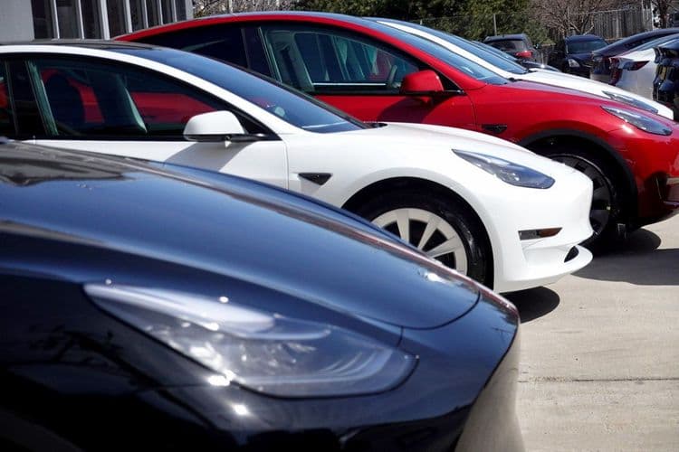 Proprietários da Tesla vendem veículos usados em resposta às atividades políticas de Elon Musk. Reprodução: TechCrunch