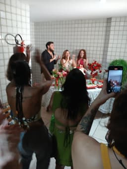 Ativista celebra o aniversário da amiga Alexandra Beurlen, cercada de carinho e bons encontros. Reprodução: redação