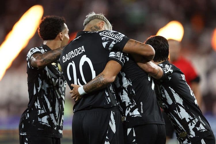 Campeão reage após início difícil e demonstra evolução em campo. Reprodução: Globo