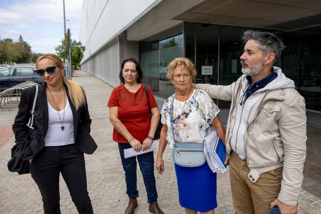 Moradores de Coria del Río reúnem-se com a Junta de Andalucía para solicitar avaliação médica dos afetados por tóxicos. Legenda da imagem. Reprodução: Retorno do item 11