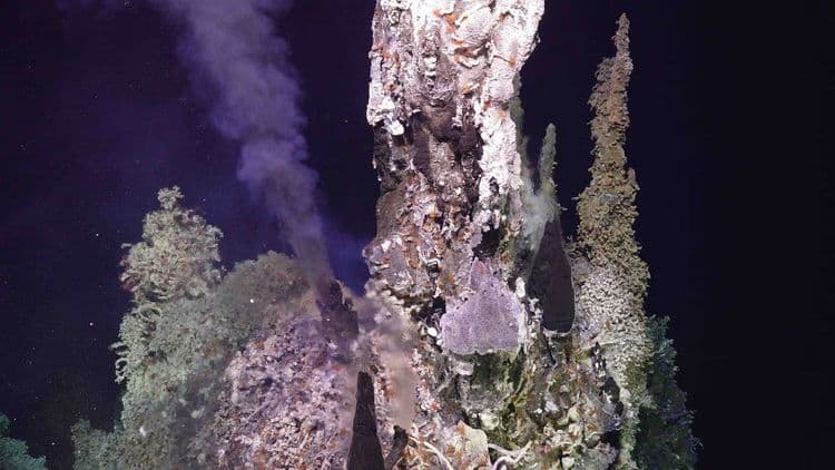 Pesquisadores alertam sobre sinais de erupção iminente devido à inflação de magma e abalos sísmicos.; Reprodução: iG