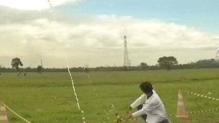 Alunos da Etec de Mogi das Cruzes participam de jornada de foguetes. Reprodução: Globo