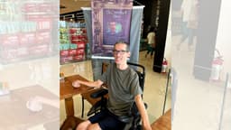 Escritor com paralisia cerebral lança livros em Marília. Reprodução: Retorno do item 11