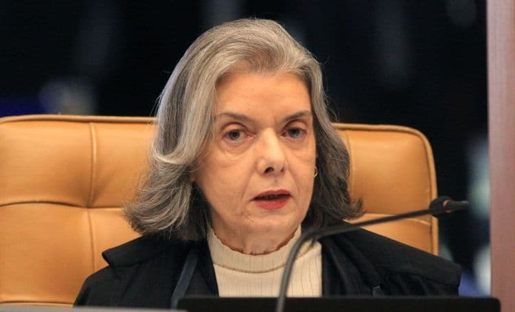 Cármen Lúcia rejeita pedido de Bolsonaro sobre investigação
