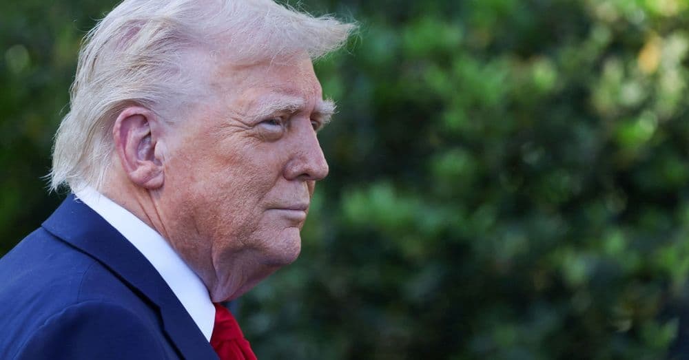Donald Trump enfrenta resistência judicial em sua agenda, com mais de 70 decisões contra suas políticas. Reprodução: Reuters