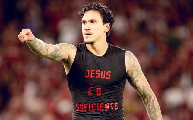 Luciano Carrasco brilha no Majestoso com dois gols, garantindo a vitória do São Paulo sobre o Corinthians.; Reprodução: Adriano Fontes/Flamengo