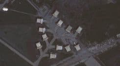 Imagens de satélite revelam abrigos construídos por Rússia para proteger aeronaves contra ataques de drones ucranianos. Reprodução: Business Insider