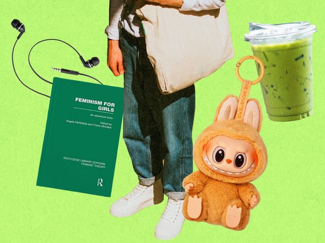 Elementos do 'performative male': jeans largos, matcha, Labubu, fones com fio e literatura feminista. Legenda da imagem. Reprodução: Business Insider