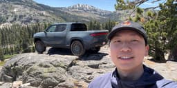 Lloyd Lee testa o novo R1T da Rivian em off-road na Donner Ski Ranch, Lake Tahoe. Reprodução: Business Insider