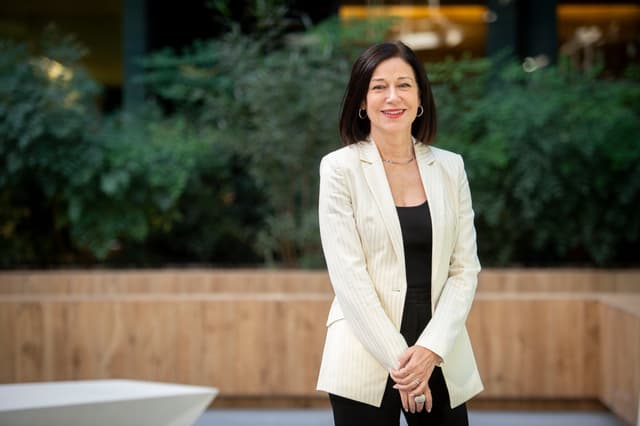 Ángela Pérez, presidenta de Cofides, comenta o avanço do Fundo FOCO para atrair investimentos na Espanha. Legenda da imagem. Reprodução: Retorno do item 11