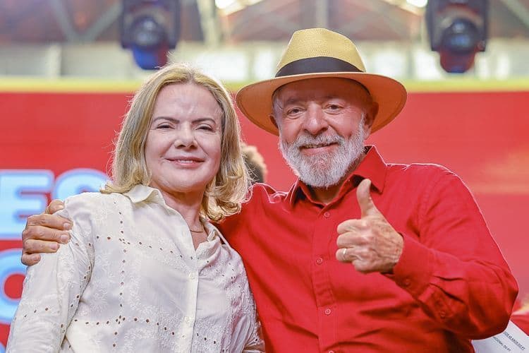 Gleisi Hoffmann assume Secretaria de Relações Institucionais