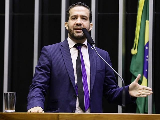 André Janones fecha acordo de R$ 157,8 mil com PGR