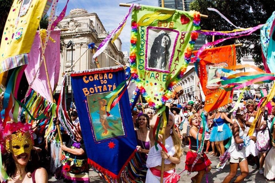 Blocos gigantes desfilam no pré-Carnaval do Rio, liderados por megablocos.. Reprodução: Oglobo