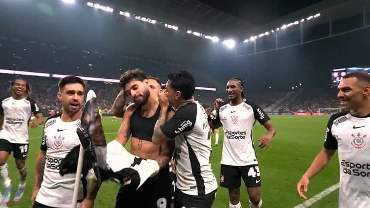 Corinthians vence Internacional de virada e agradece apoio da torcida após derrota no Maracanã. Reprodução: Globo