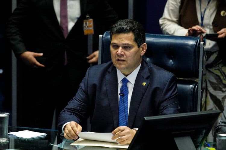 Orçamento 2025: Novos Projetos e Reajustes em Foco