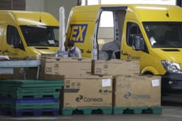 Trabalhadores dos Correios protestam no segundo dia da greve nacional. Reprodução: Retorno do item 11