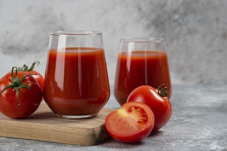 Sucos de tomate expostos, abordagem à prevenção de diabetes e controle de níveis de açúcar. Reprodução: O Globo
