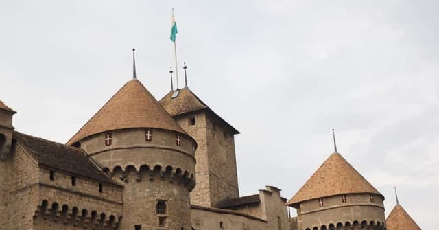 Castelos Europeus Que Encantam Visitantes ao Redor do Mundo