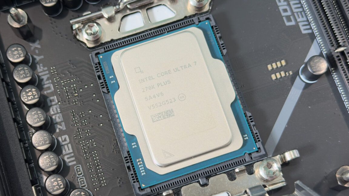 CPU Intel Core Ultra 270K e 250K Plus em avaliação. Reprodução: Arstechnica