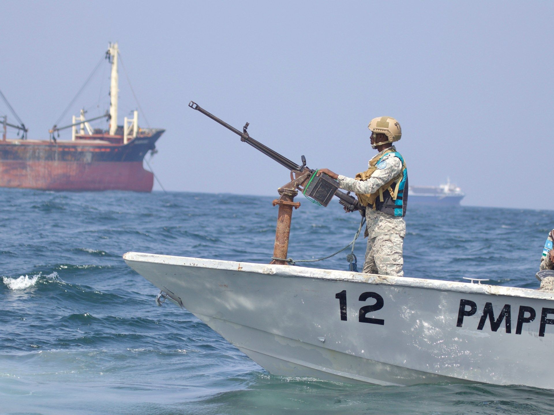Somali pirates abandon hijacked UAE dhow due to dwindling supplies. Fonte: Aljazeera