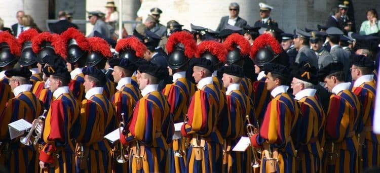 Guarda Suíça: a história do exército que protege o papa