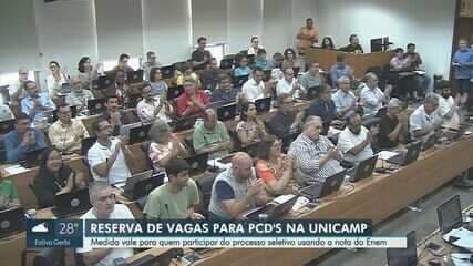 Candidatos durante a prova da Unicamp 2024, tema das cotas PCDs. Reprodução: Retorno do item 11