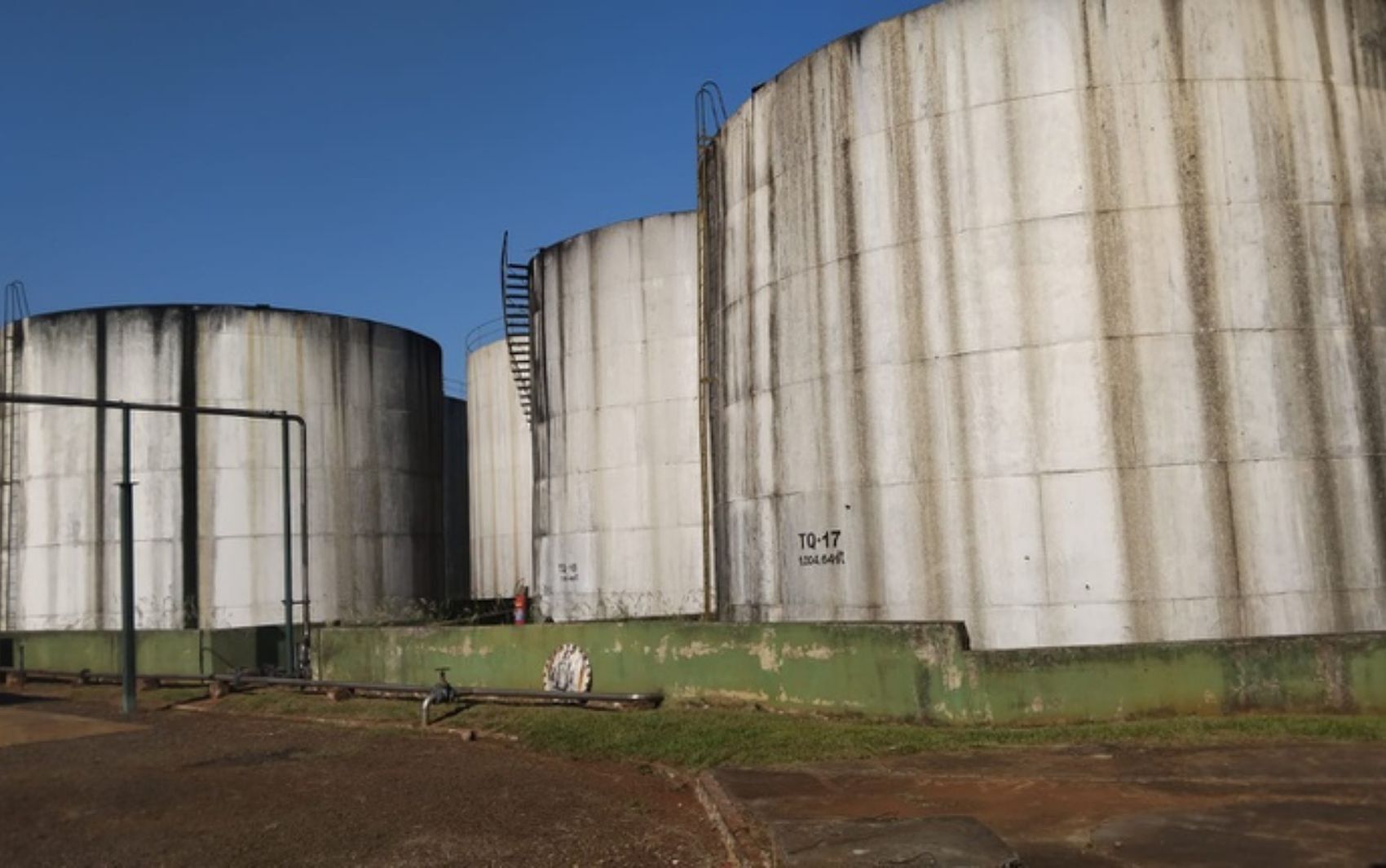 Operação em SP apreende 7,2 milhões de litros de cachaça sem registro. Reprodução: G1