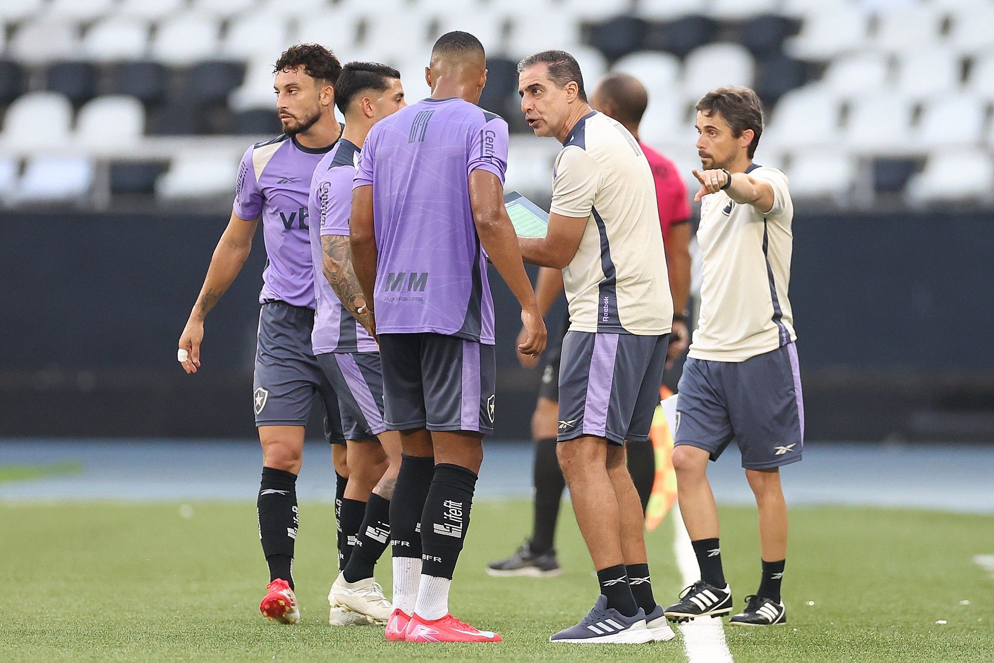 Botafogo revela novas táticas em jogo-treino contra Cruzeiro