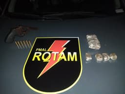 Duas armas e 200 gramas de drogas apreendidas em Lagoa da Canoa. Reprodução: Redação com Assessoria