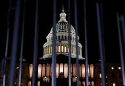 Capitólio em Washington durante o shutdown, com voos atrasados. Legenda da imagem. Reprodução: Retorno do item 11