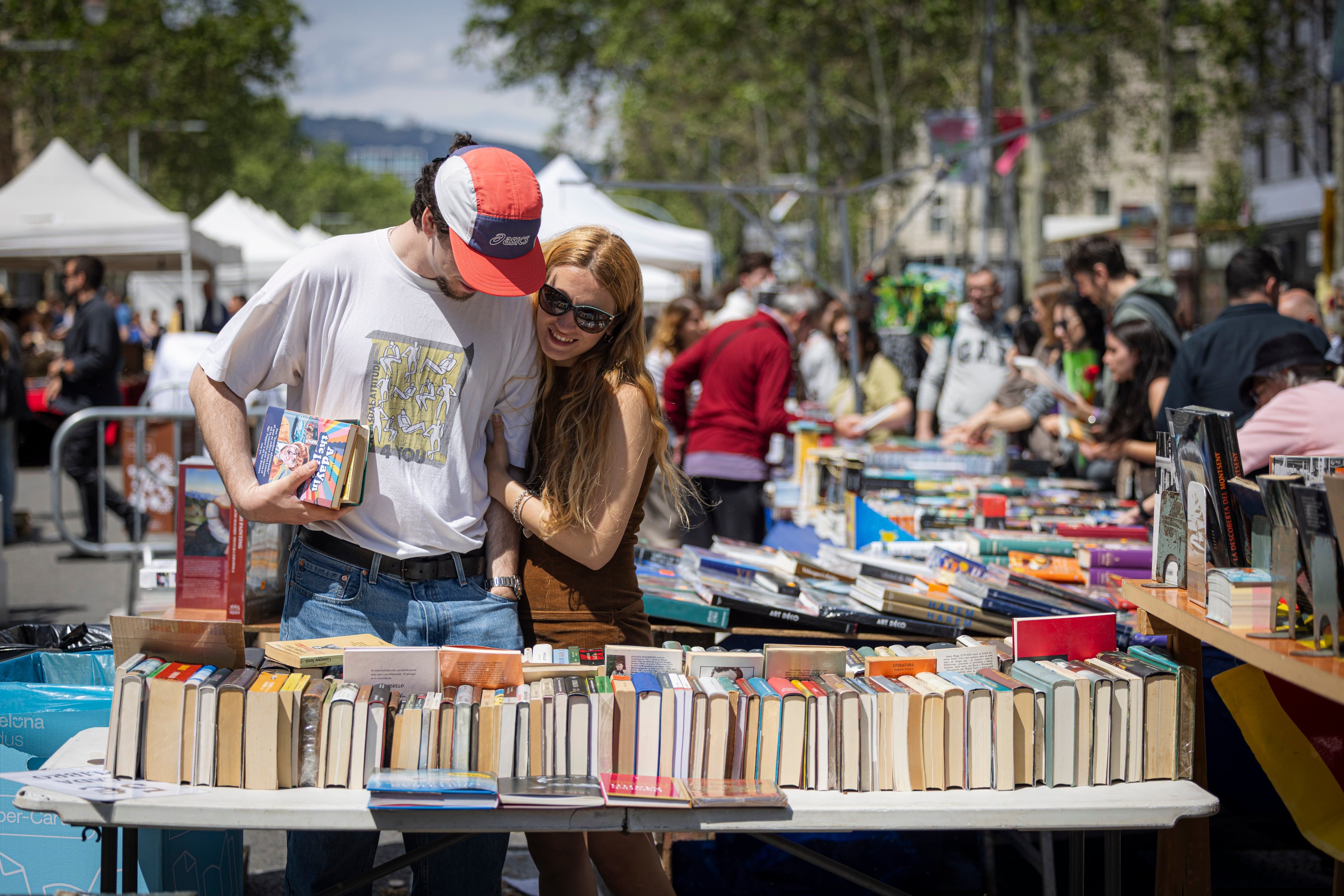 Sant Jordi começa defendendo bibliotecas públicas. Reprodução: Elpais