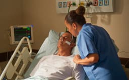 Ricardo acorda do coma; Tânia comemora.. Reprodução: Globo