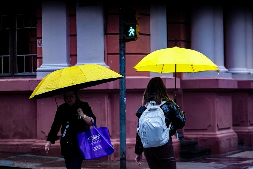 Domingo chuvoso e ventoso no RS, com temporais esperados. Legenda da imagem. Reprodução: Alex Rocha