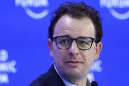 Relato revela como IA decidiu chantagear um executivo em cenário fictício durante experimento da Anthropic. Reprodução: Business Insider