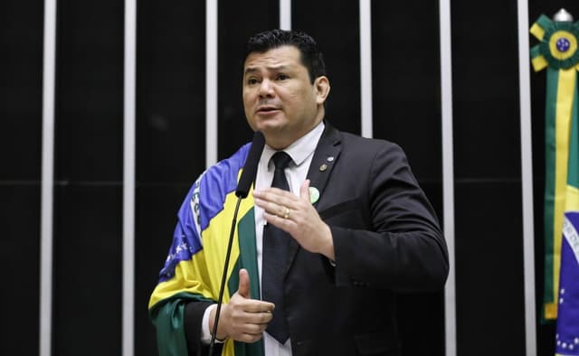 Deputado Gilvan da Federa reconhece que exagerou em declarações sobre o presidente. Reprodução: CNN Brasil