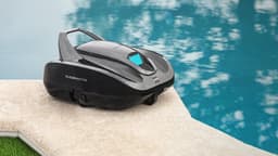 O robot limpa-fundos Conga Pooldroid 200 promete facilitar a limpeza da piscina. Reprodução: El País