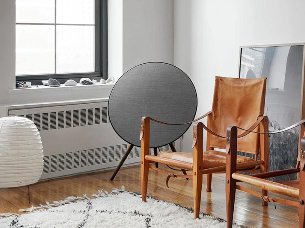 Alto-falante Bang & Olufsen de $3.000 ajusta o som ao formato da sala.. Reprodução: Businessinsider