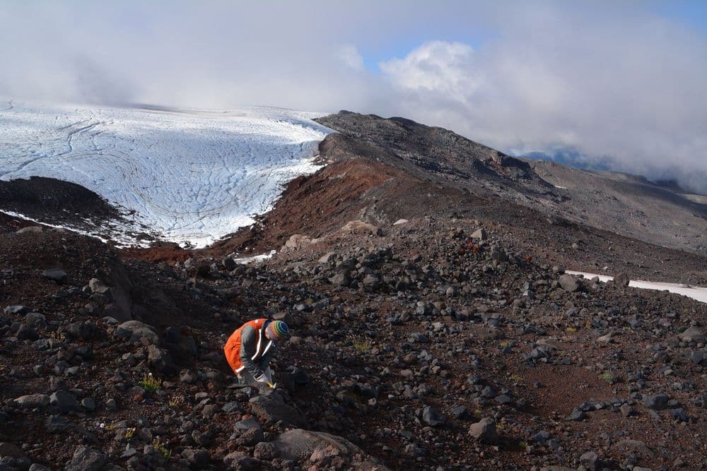 Estudo revela que o recuo das geleiras em Chile intensificou a atividade vulcânica pós-Última Idade do Gelo.; Reprodução: Gizmodo