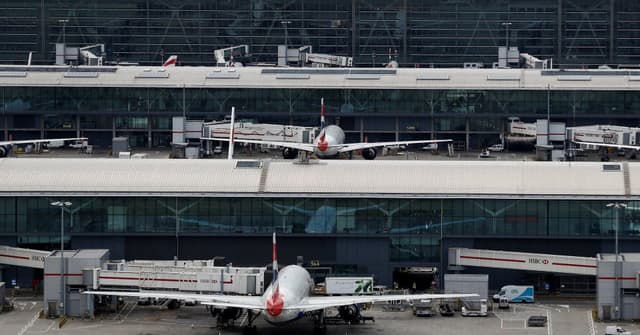 Incêndio em Heathrow Causa Caos em Voos e Comunidade