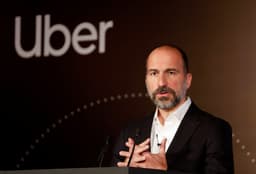 Dara Khosrowshahi, CEO da Uber, destaca a eficácia dos veículos autônomos da Waymo em comparação aos motoristas humanos. Reprodução: Business Insider
