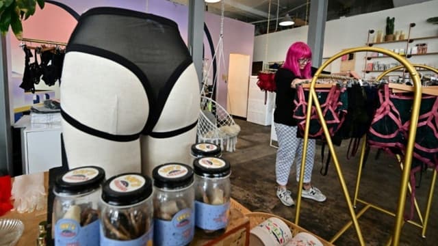 Francisco Tzul inicia novo emprego nos EUA após anos de trabalho em fábricas clandestinas. Reprodução: AFP