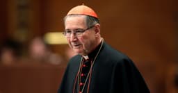 Críticas surgem após a nomeação de cardeal acusado de ocultar abusos para cerimônia de sepultamento do Papa. Reprodução: Reuters